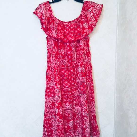Dresses & Skirts - Bandana off the shoulder dress.